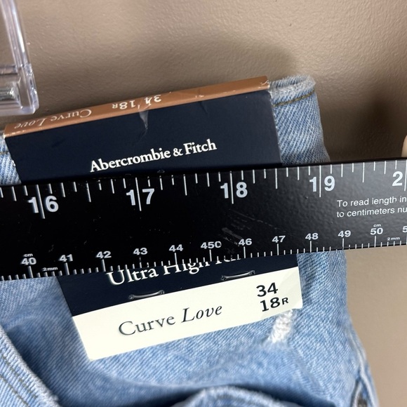 Abercrombie & Fitch Curve Love Ultra High Rise 90s Straight Jean - Picture 9 of 10